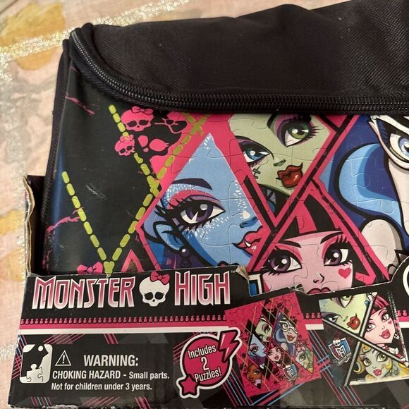 New Monster High Carry & Go Jigsaw Puzzle Bag Includes (2) 100 Pc Puzzles - Picture 2 of 7